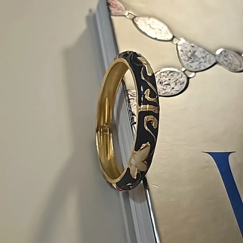 Vintage Gold Tone Enamel Flower Design Cuff Clamper Bracelet. - Picture 8 of 8